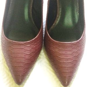 Aldo - Burgundy leather close toed pumps- Sz. 6.5.